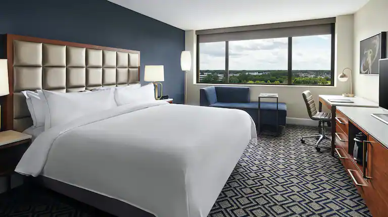 Hilton Chicago/Oak Brook Hills Resort & Conference Center King Room